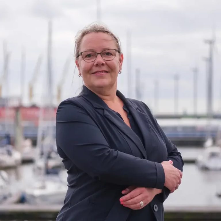 Over Mr. Eveline van Nimwegen